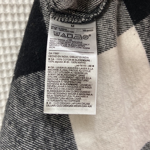 Women’s Old Navy plaid “Fa La …” pajama top and plaid long bottoms. Size M. - Picture 13 of 14